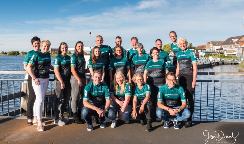 • Groepsfoto van Team Krimpenerwaard in het nieuwe tenue.