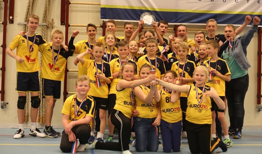 • Groepsfoto van de kampioenen.