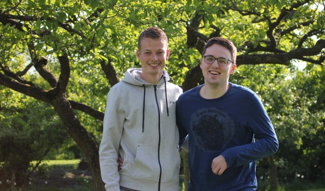 • Robin Havelaar (rechts) met zijn neef Mathijs.