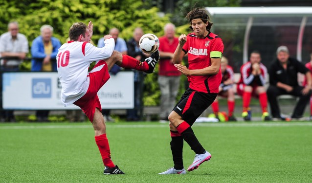 • Stolwijk in 2016 in actie tegen Gouderak, dat onlangs de overstap naar het zaterdagvoetbal maakte.