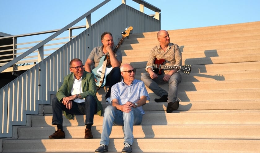 • Multi-Music met pianist Martin Boskamp, bassist Marcel Perik, drummer Peter Boermans en gitarist Simon Dekker.