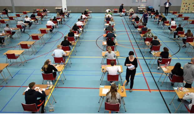 • De eindexamens vinden plaats in de sporthal van het Krimpenerwaard College.
