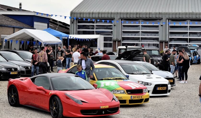 • Cars & Coffee bij Joba Cars.