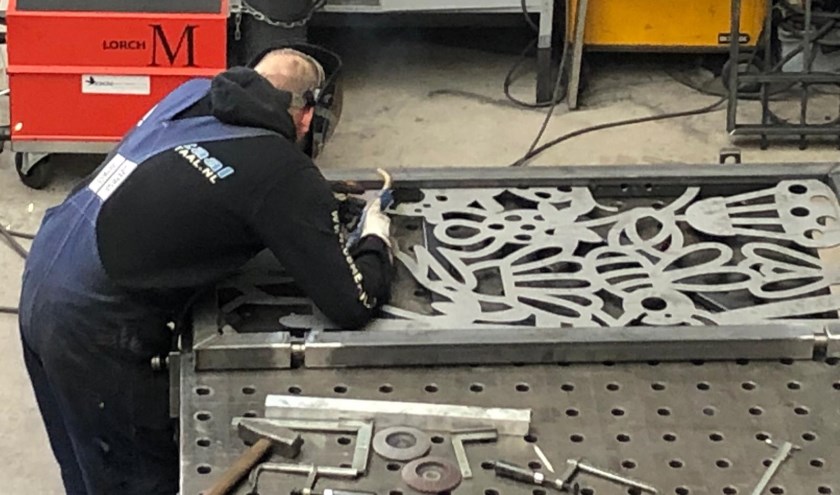 • De poort wordt momenteel gemaakt door 08Metaal in Nieuwendijk.