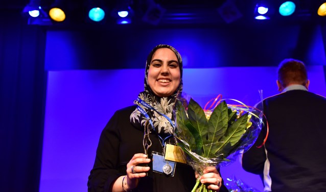 • De 19-jarige Kawtar kreeg de Award voor Bijdrage aan de Community.