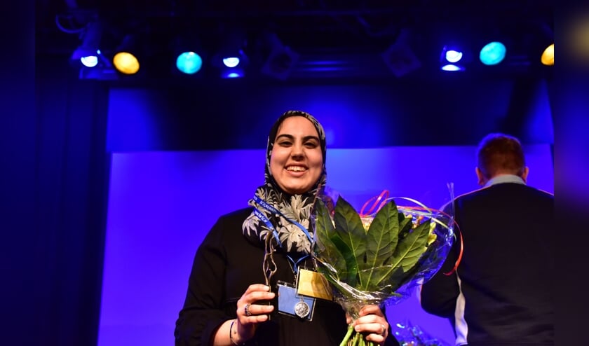 • De 19-jarige Kawtar kreeg de Award voor Bijdrage aan de Community.