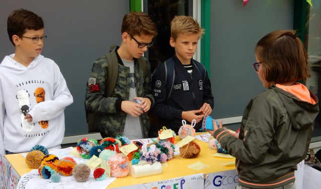 • De opbrengst van de Lentefair is bedoeld voor de aanschaf van een nieuw speeltoestel op het schoolplein.