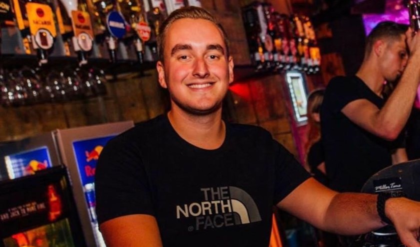 • TimoV draait in grote clubs, kroegen en festivals.