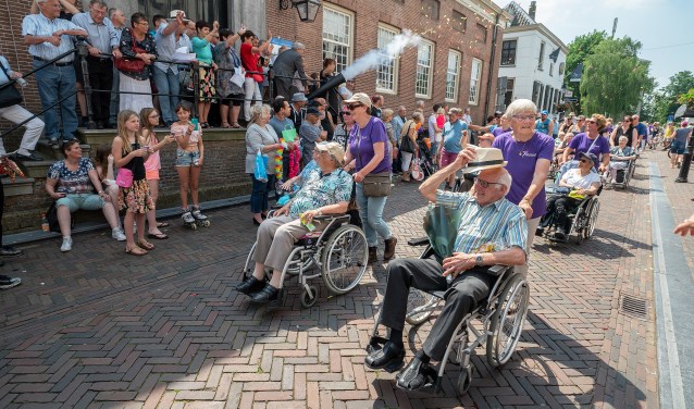 • Het defilé is een van de hoogtepunten van de Glasstadmars.