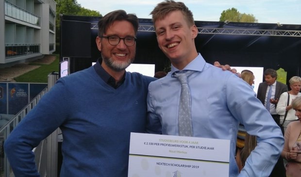 • Nout Merkus met zijn docent Hans Bezemer.