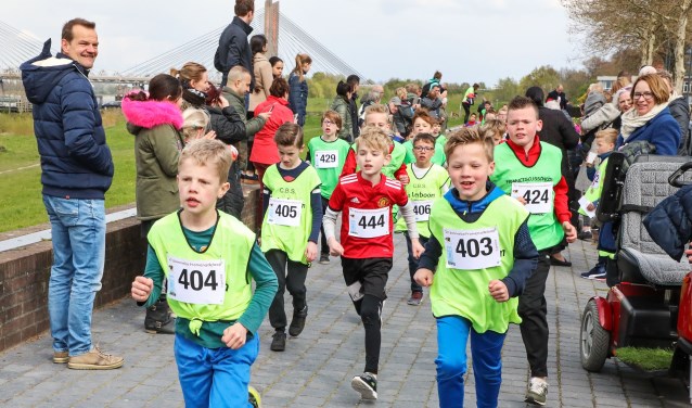 • De Brandwijk Bommelerwaard Runners organiseerden in april de twintigste Promenadeloop.
