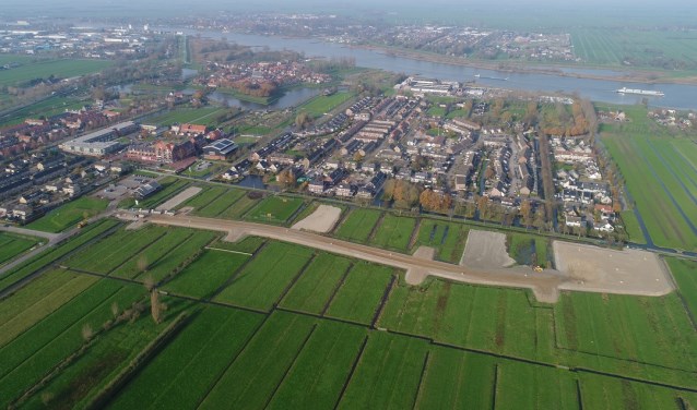• De woningen moeten komen op de weilanden op de voorgrond.