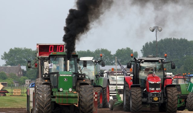 • Drie regionale tractorpullers kwamen op het podium.