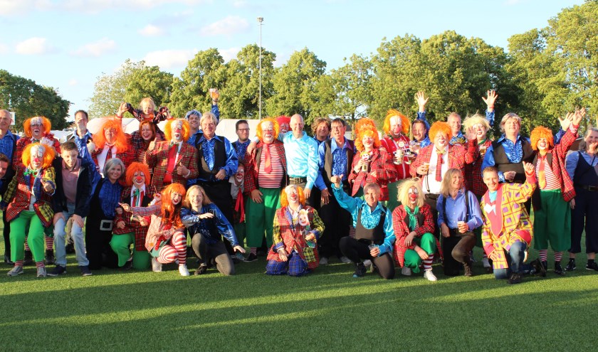 • Ieder team moest minstens één Bassie en Adriaan naar de feestavond sturen.