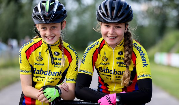 • Isis Versluis en Merel Hartog.