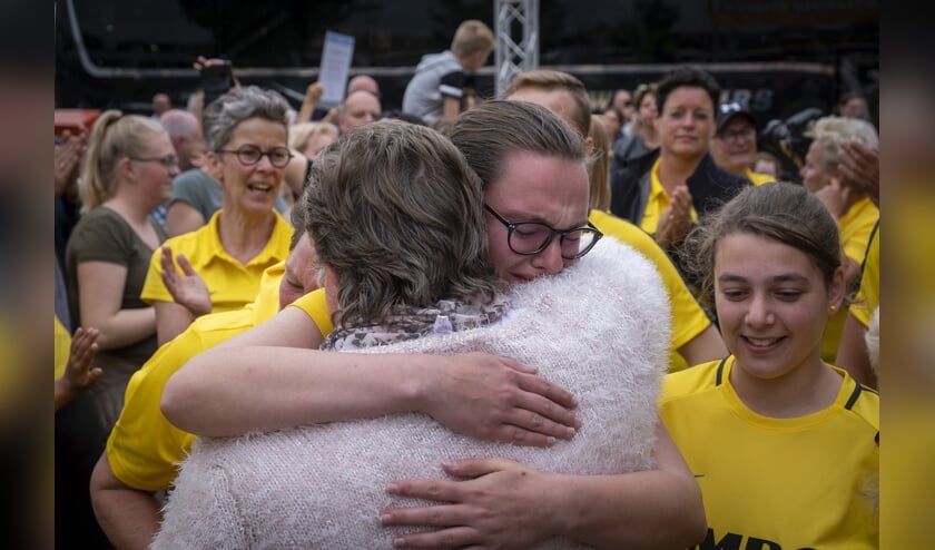• Tranen bij aankomst in Krimpen aan den IJssel.