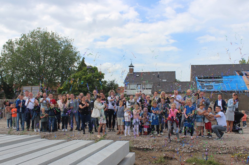 • Confetti voor de toekomstige bewoners van Nuova Venezia.
