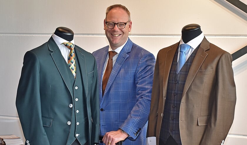 • Bij Bart Sanders kan men terecht voor exclusieve maatpakken.