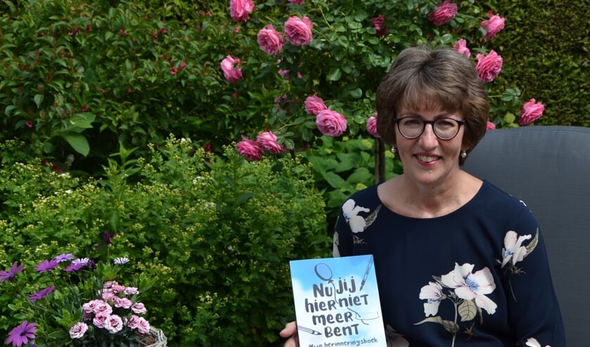 Corine de Jong uit Wijk en Aalburg schreef het boek 'Nu jij hier niet meer bent'.