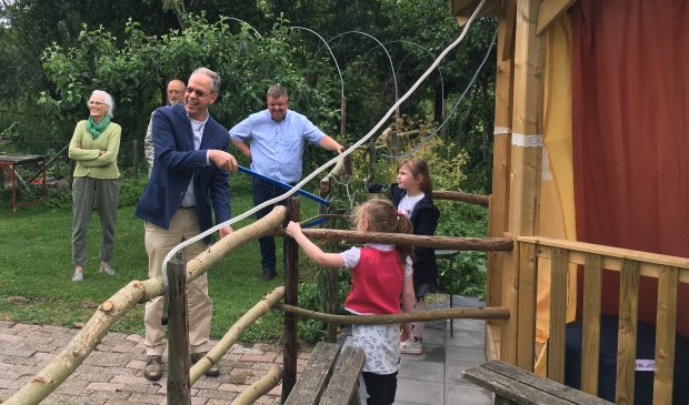 • Kees de Bruin verricht de opening van de Kombij.