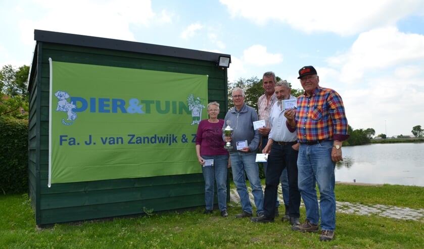 • De winnaars van de Zederik Bokaal.