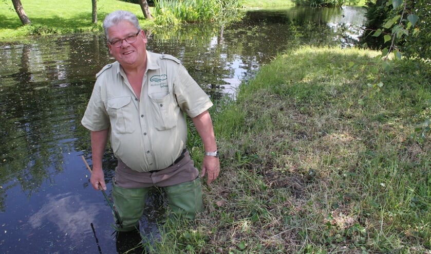 • Arie Witzier vertelt graag over het werk in de polder.