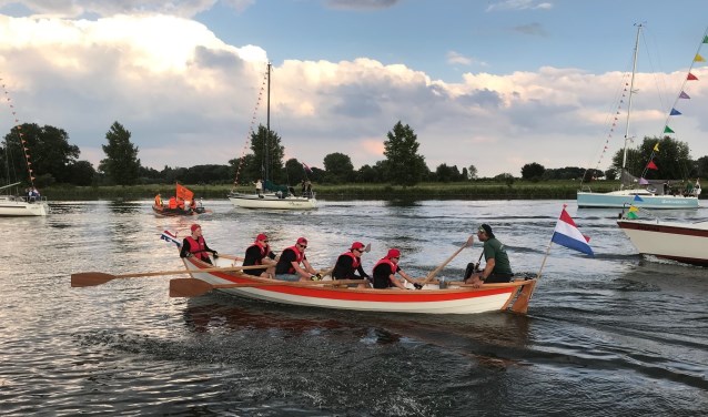 De roeiers werden donderdagavond onthaald in Wijk en Aalburg.