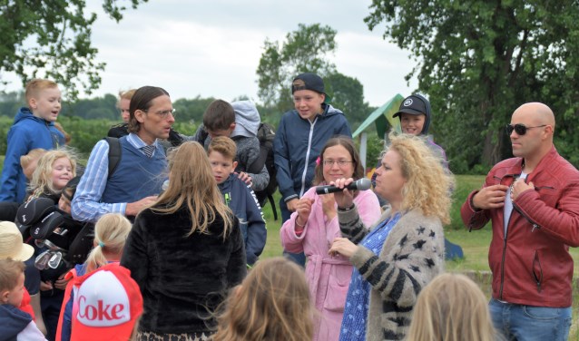 Familie Flodder met nette familie en kinderen