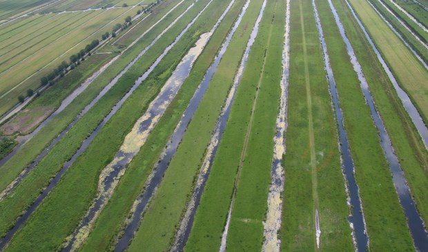 • Luchtfoto's van sloten Krimpenerwaard.