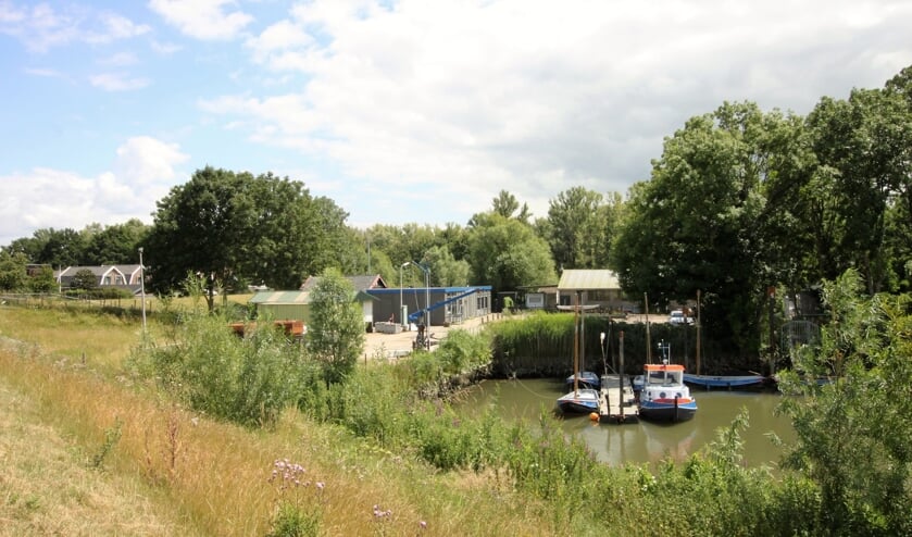 • IHC-terrein langs de Lek bij Krimpen aan de Lek.
