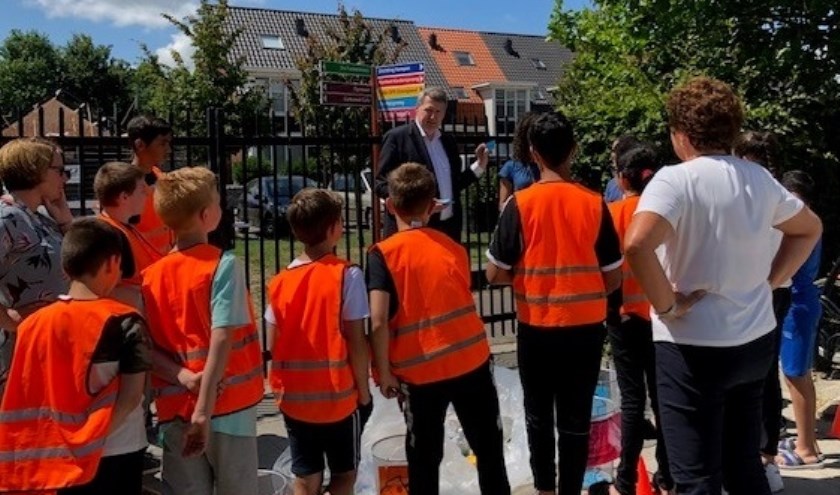 • De opening vond plaats met een 'Ren je Rot Afvalestafette' op De Walsprong.