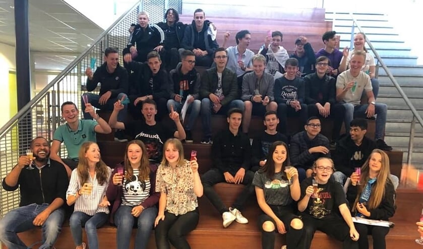 • Alle geslaagde mavoleerlingen van het Comenius College in Krimpen aan den IJssel.