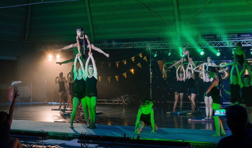 • De leden van Hamarithi zetten een spectaculaire show neer met het thema 'Feest'.