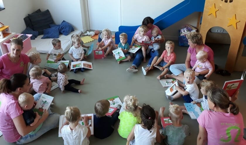 Nieske leest het boek voor