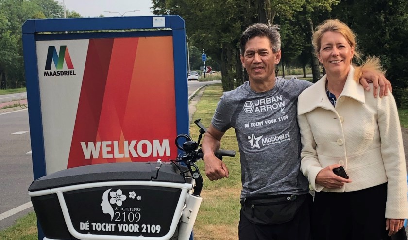 • Wethouder Anita Sørensen poseert samen met Stefan Vreugdenburg.