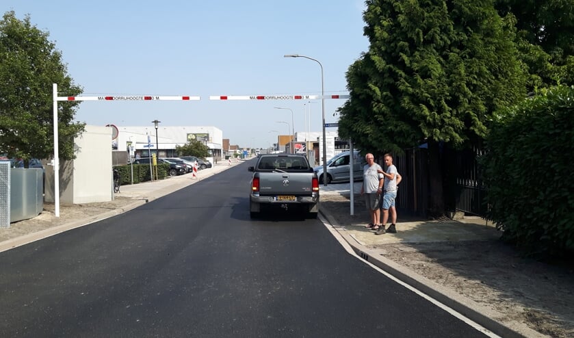 • Het geplaatste hoogteportaal op de Ambachtstraat in Bergambacht.