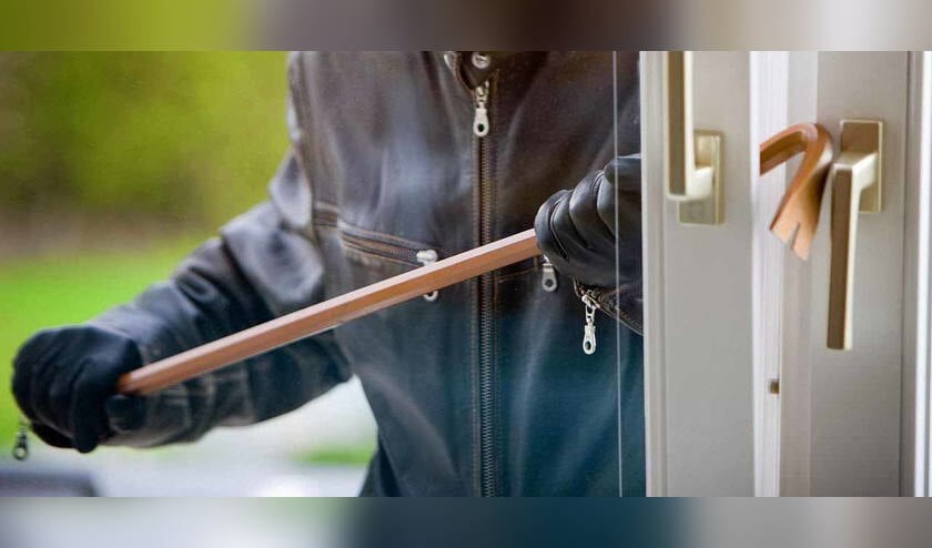 • Inbrekers wisten zich op drie plekken toegang te verschaffen tot het pand.