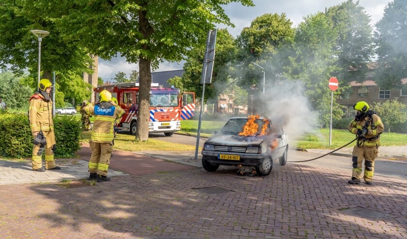 • De bestuurster wist op tijd uit de auto te komen.