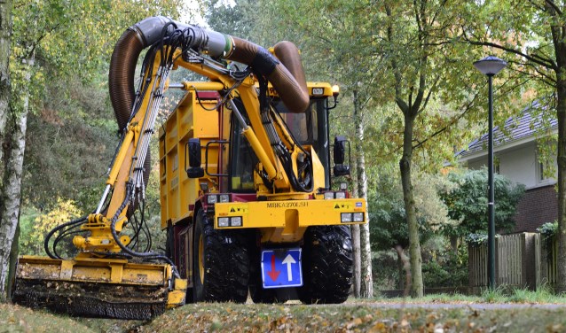 De 'oude' bladzuigmachine in actie | Fotonummer: f36493