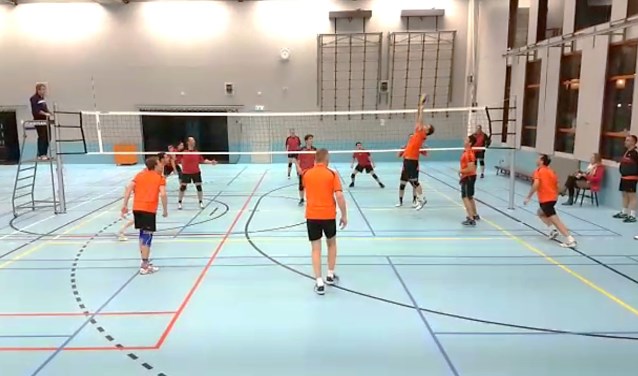 Archief foto van het volleybalteam in actie in De Landing | Fotonummer: e0a967
