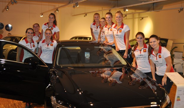 HTC Dames 1 blij met Volvo Van Roosmalen | Fotonummer: e6244e