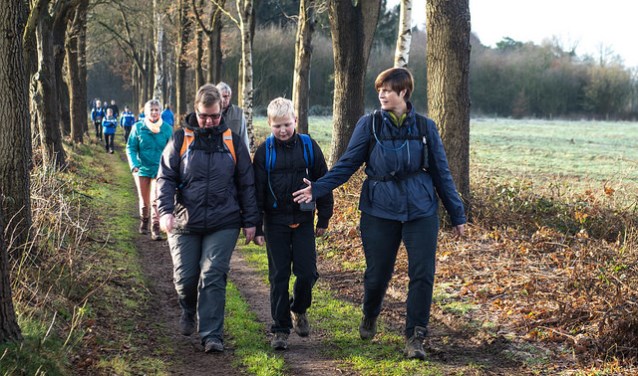 Wandelaars onderweg bij OLAT | Fotonummer: 7a50ee