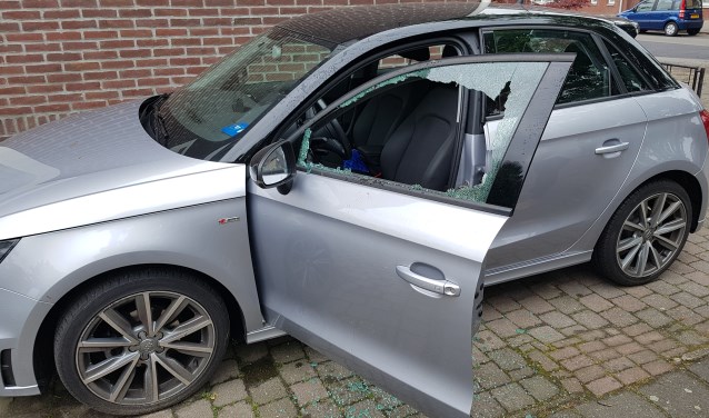 Eén van de auto's waarbij is ingebroken | Fotonummer: e44471