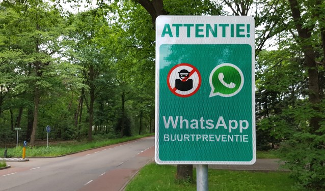 Bord buurt WhatsApp | Fotonummer: 0ddf5e