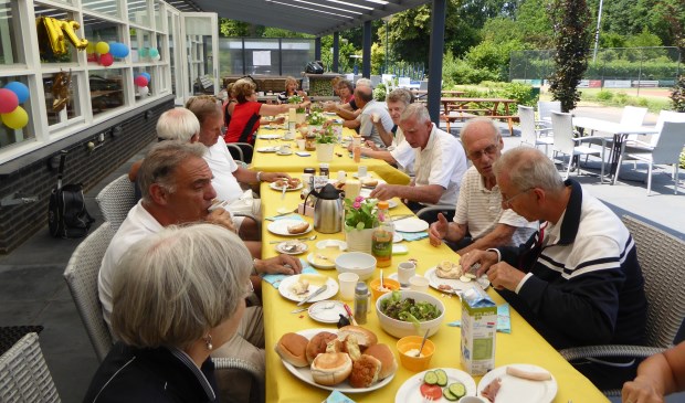 De lunch tijdens het 50 plus toernooi | Fotonummer: fe9bf3