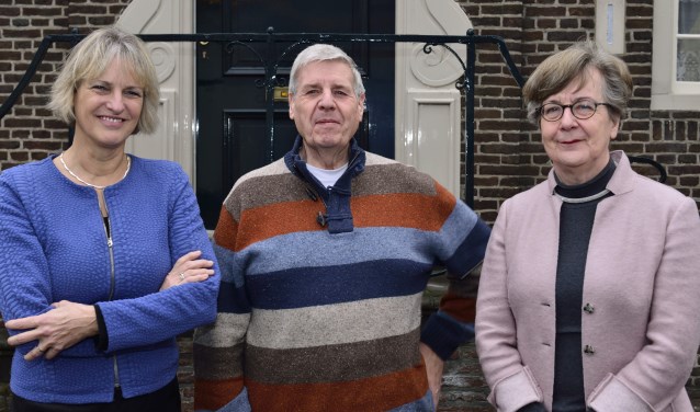 (vlnr) Sylvia Corsten (voorzitter), Kees van den Akker (penningmeester) en Els van Dieten (lid) | Fotonummer: 17fdc4