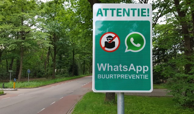 Bord buurt WhatsApp | Fotonummer: 040986