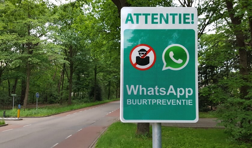 Bord buurt WhatsApp | Fotonummer: 040986