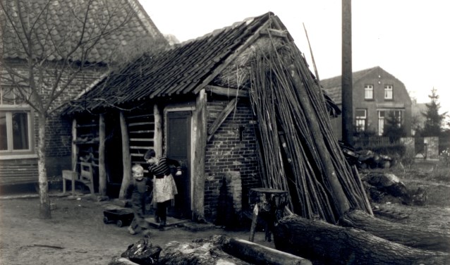achterzijde van het huis van klompenmakerij Van Aarle | Fotonummer: de9886