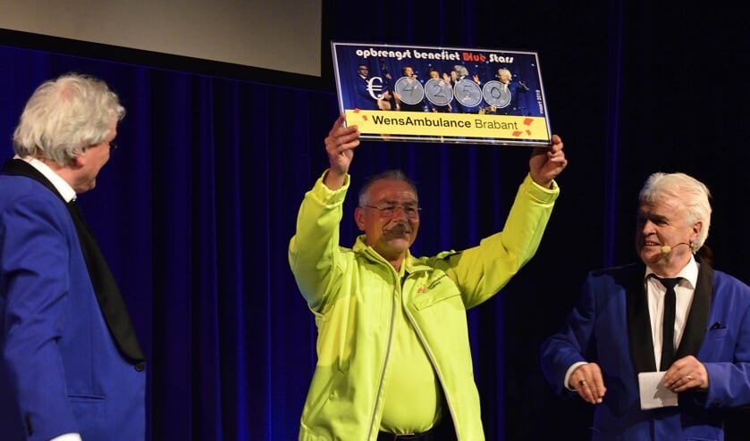Wan Merks neemt de waardecheque in ontvangst | Fotonummer: cdaeaf